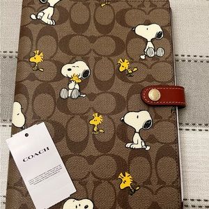AUTHENTIC COACH X PEANUTS AGENDA SIGNATURE CANVAS WITH SNOOPY & WOODSTOCK PRINT